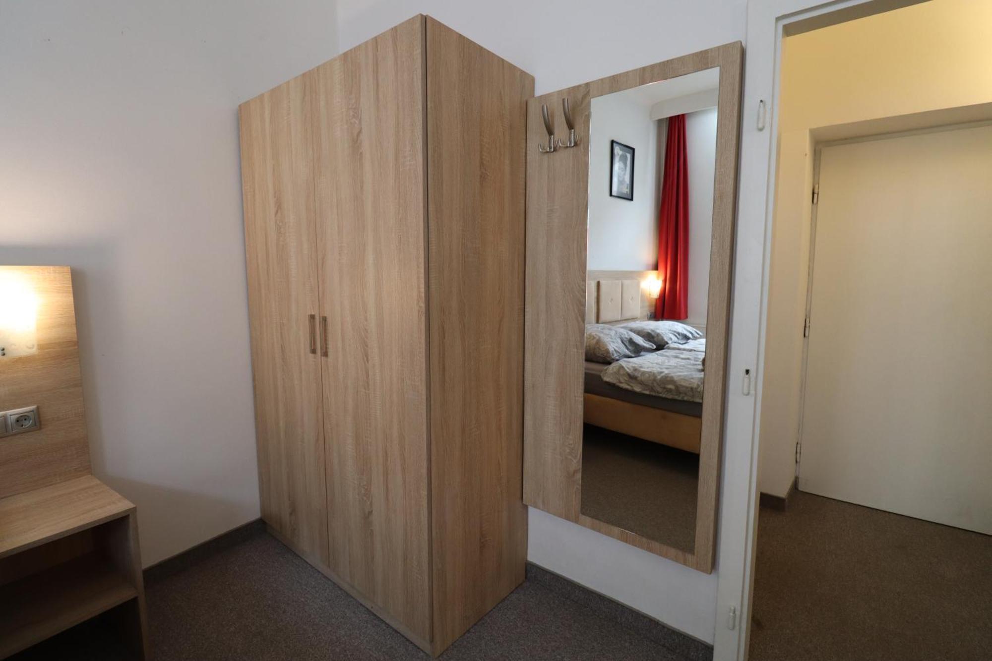 Default 1170 Hotel Виена Екстериор снимка