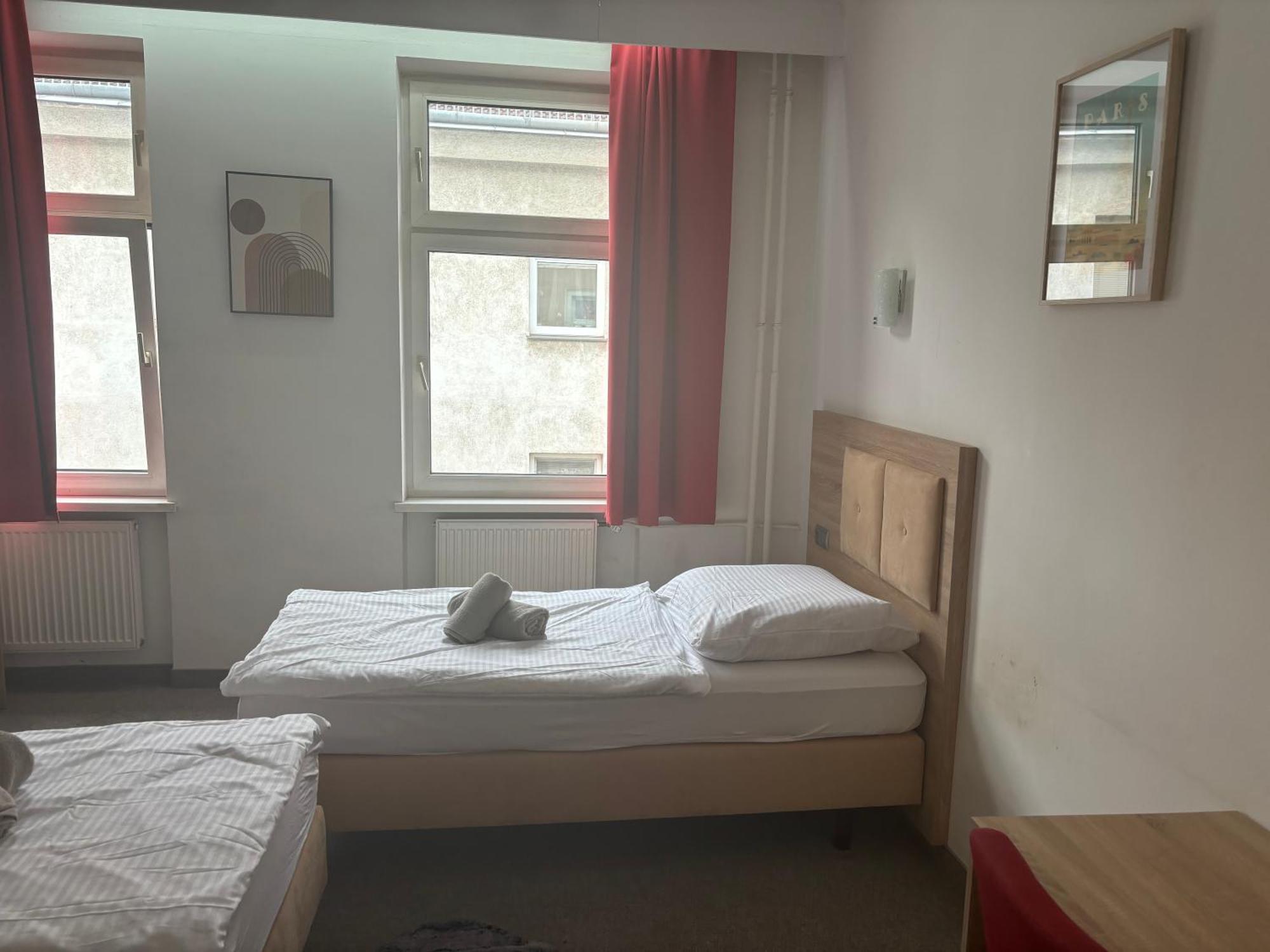 Default 1170 Hotel Виена Екстериор снимка