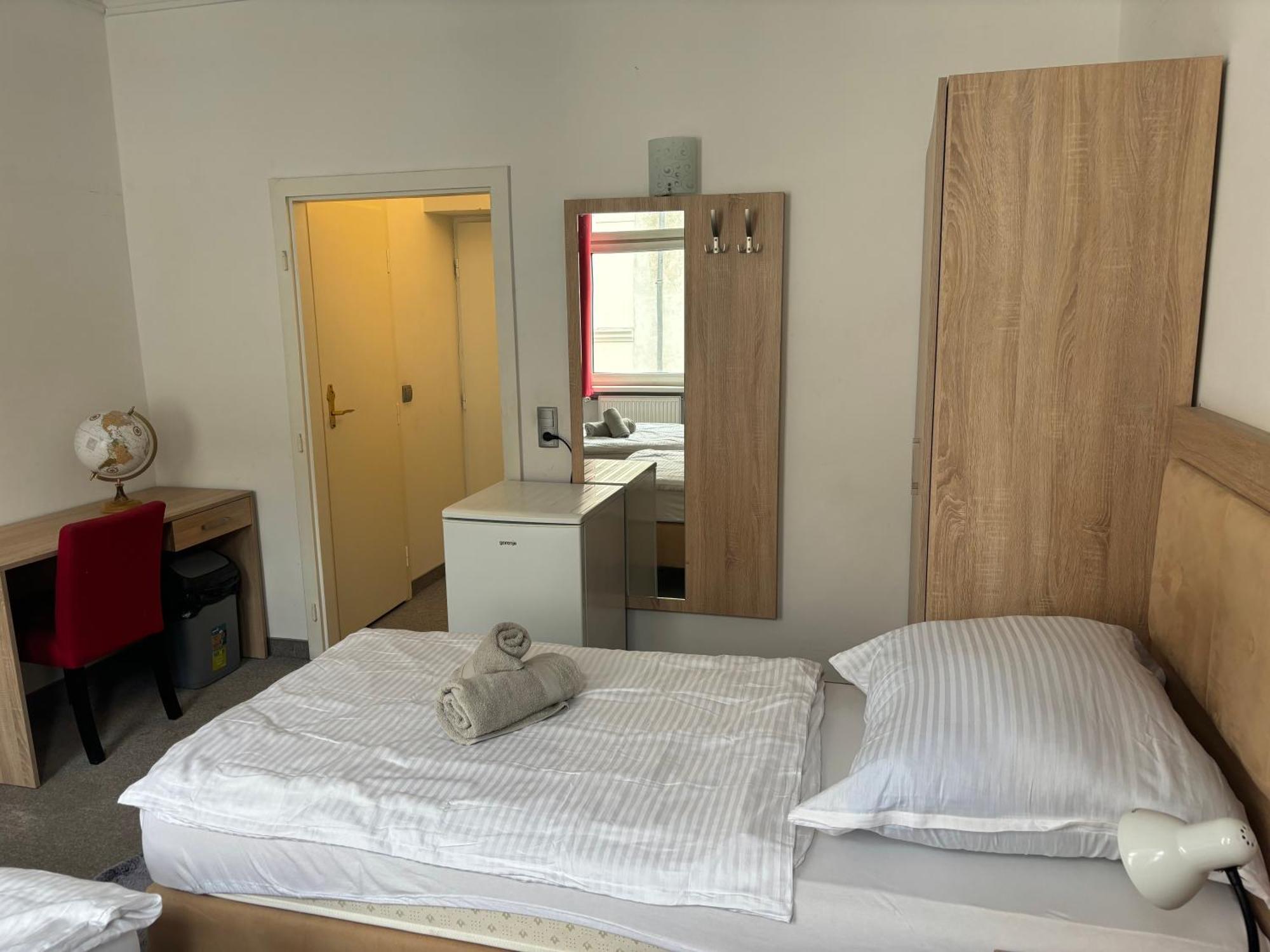 Default 1170 Hotel Виена Екстериор снимка