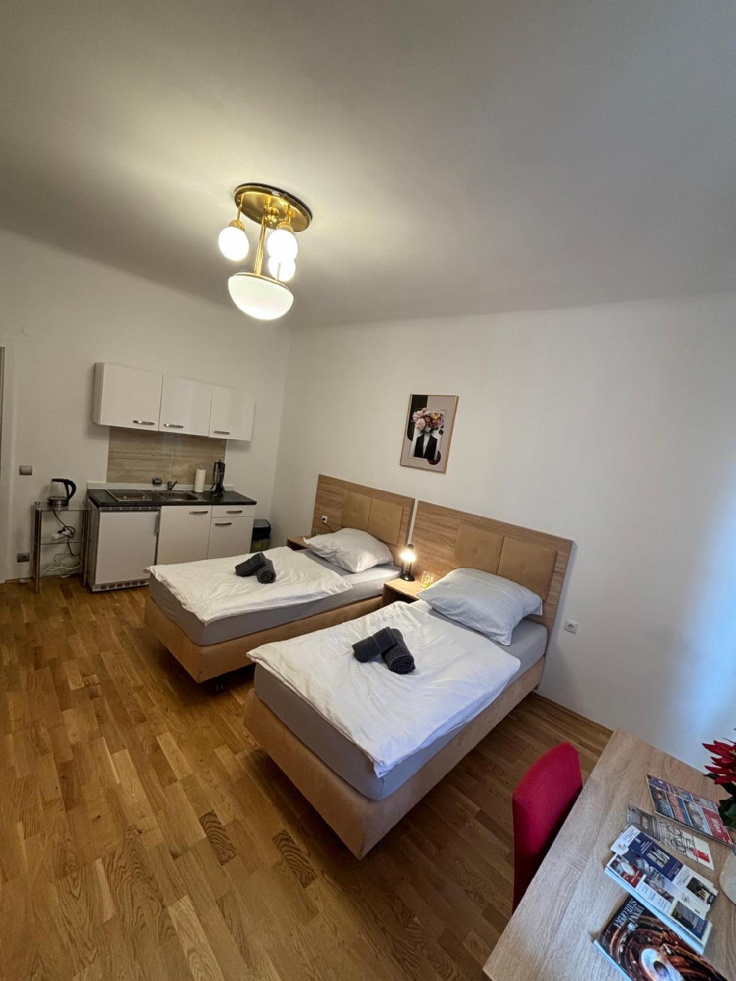 Default 1170 Hotel Виена Екстериор снимка