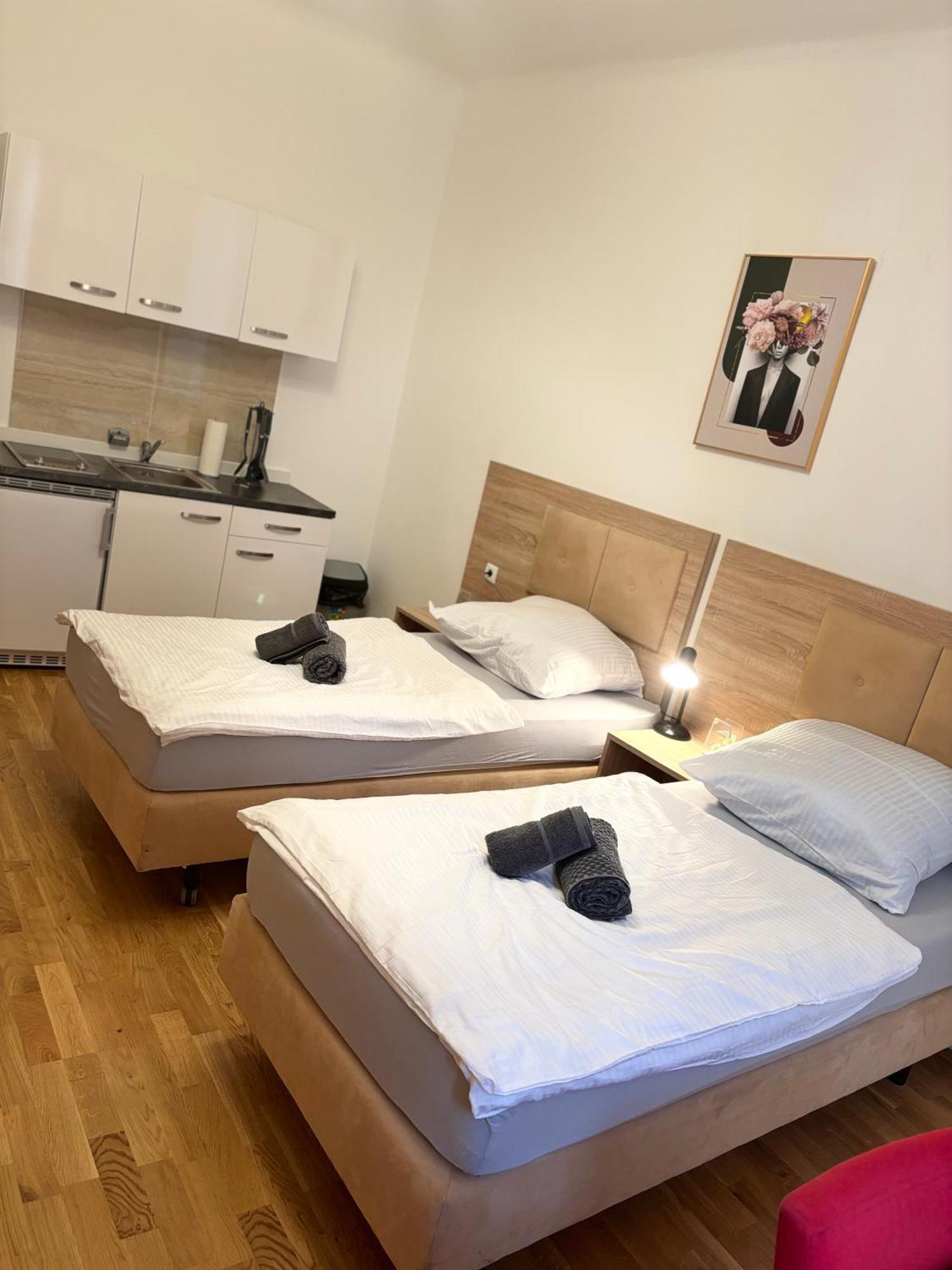 Default 1170 Hotel Виена Екстериор снимка