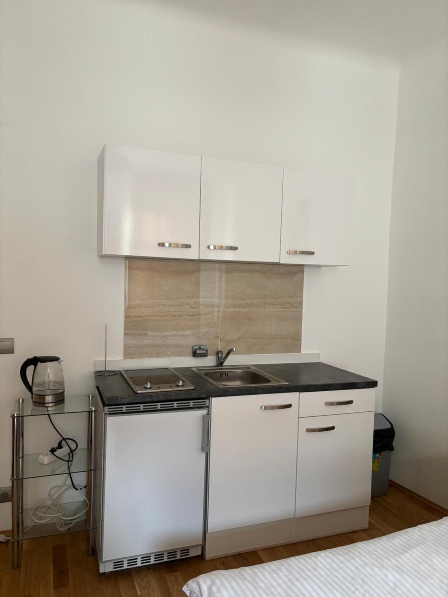 Default 1170 Hotel Виена Екстериор снимка