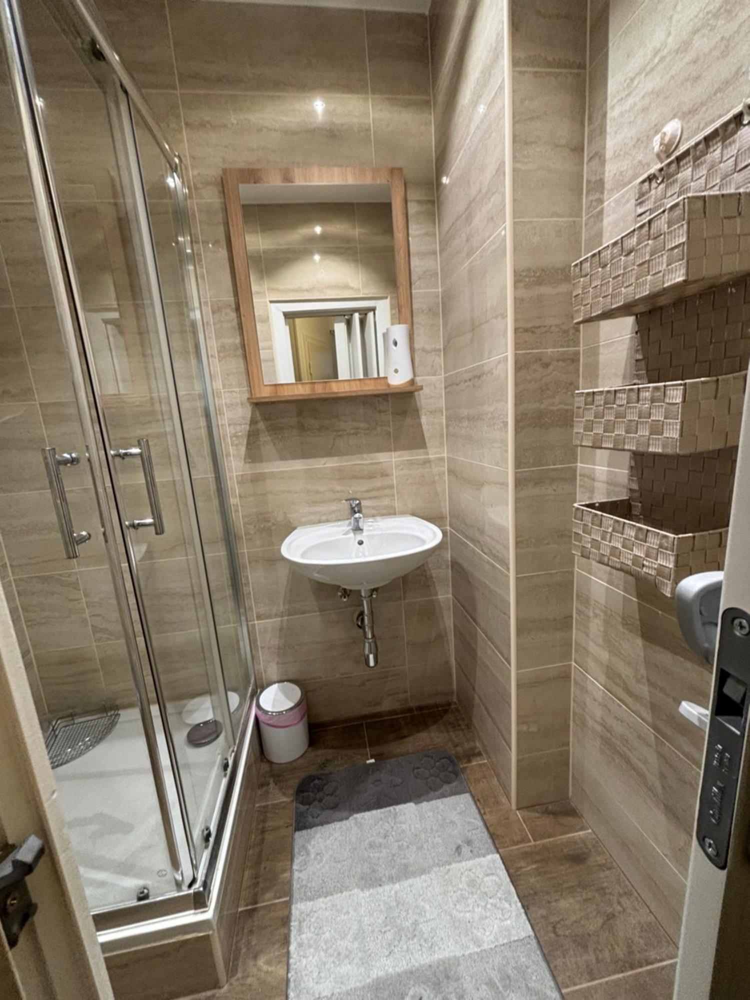 Default 1170 Hotel Виена Екстериор снимка
