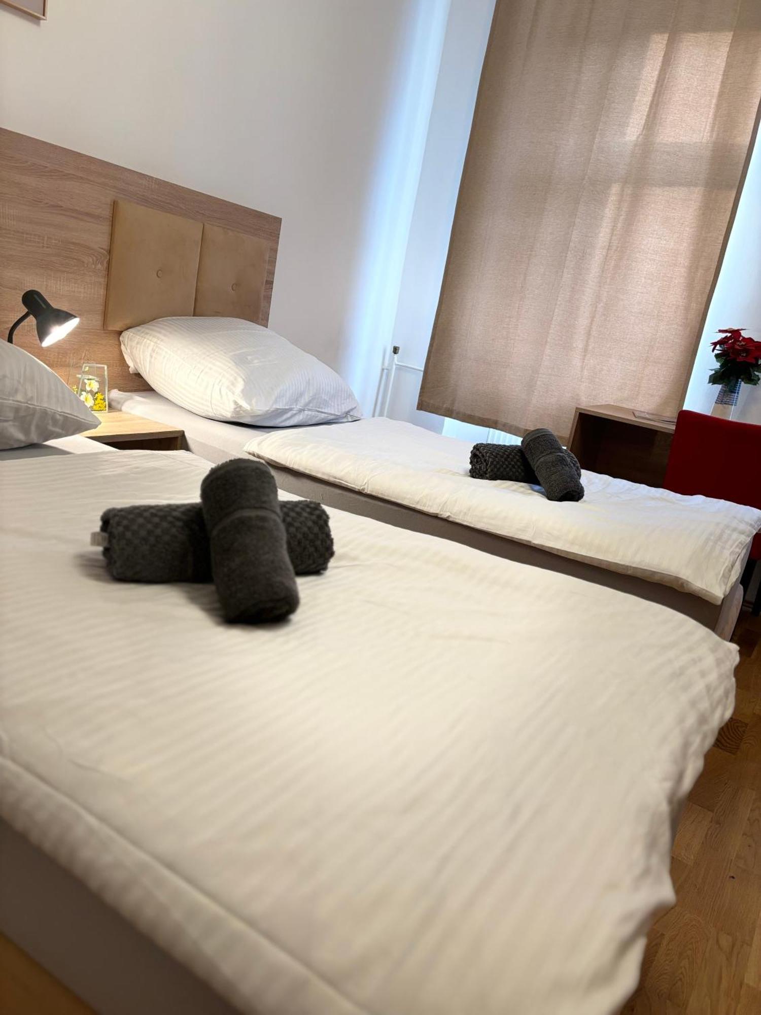 Default 1170 Hotel Виена Екстериор снимка