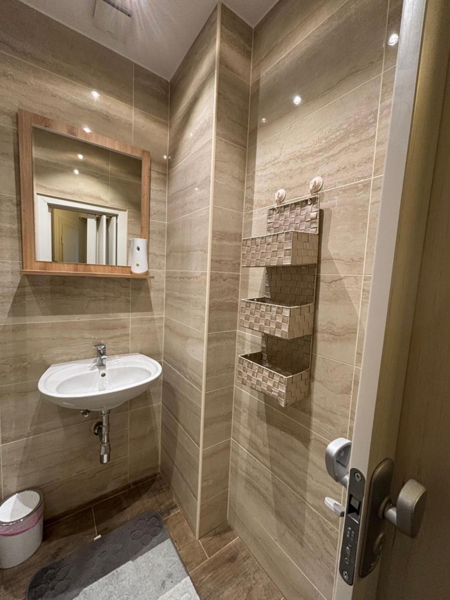 Default 1170 Hotel Виена Екстериор снимка